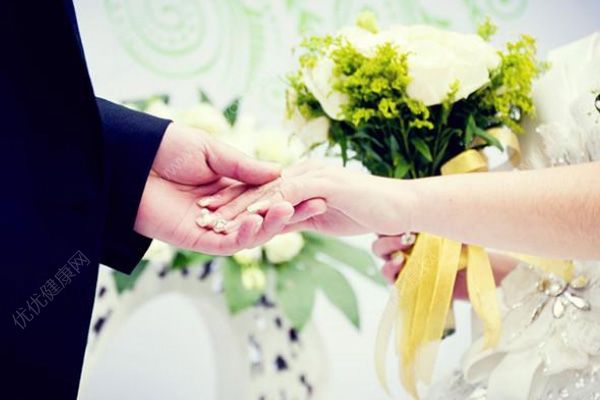 戀愛4年，準(zhǔn)婆婆嫌她面相不喜慶反對(duì)結(jié)婚(1)