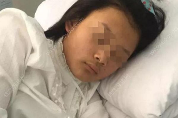 13歲女生校外抽煙喝酒遭老師毆打，家人:想索要紅包(1)