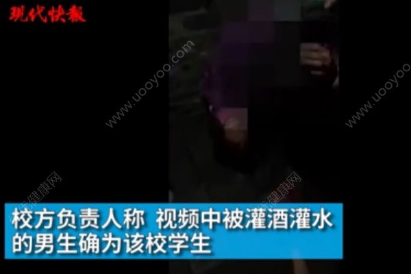 學(xué)生遭多人腳踹強(qiáng)行灌白酒，被要求“跪著喝”(2)