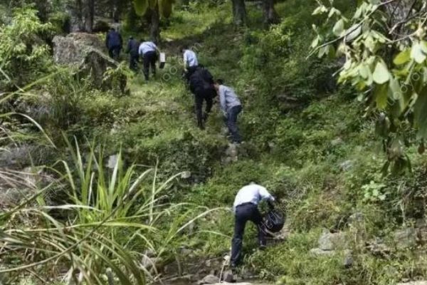 女子失蹤一月朋友圈還在更新，民警山里找到其尸體(1)