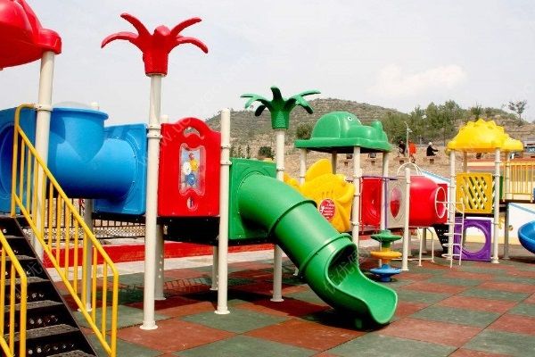 長沙一所幼兒園連遭彈珠襲擊，頂樓玻璃被擊穿兩次(4)