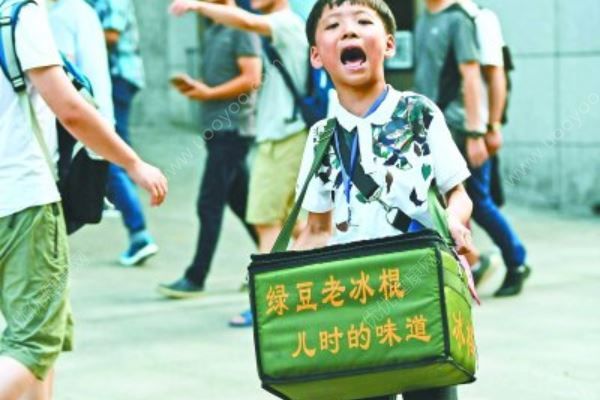 9歲男孩街頭賣冰棍掙零花錢，如何培養(yǎng)孩子金錢觀(1)