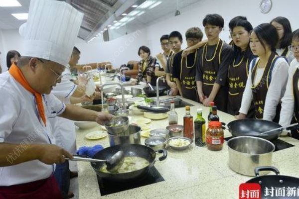 學(xué)生涮火鍋修學(xué)分，這門課簡(jiǎn)直是吃貨的福利！怎樣在家自已做涮鍋(1)