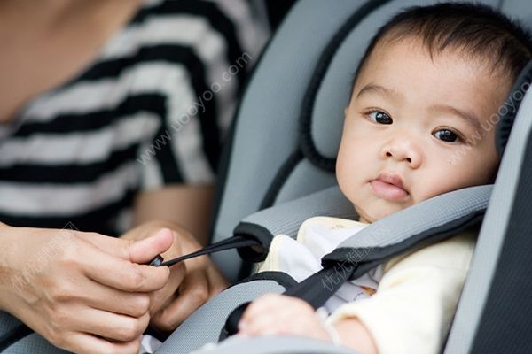 上海父親將2歲女兒反鎖車內，民警救人多處細節(jié)獲贊(4)