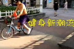 65歲大爺長(zhǎng)著35歲的臉！倒騎單車難道是不老神藥？[多圖]