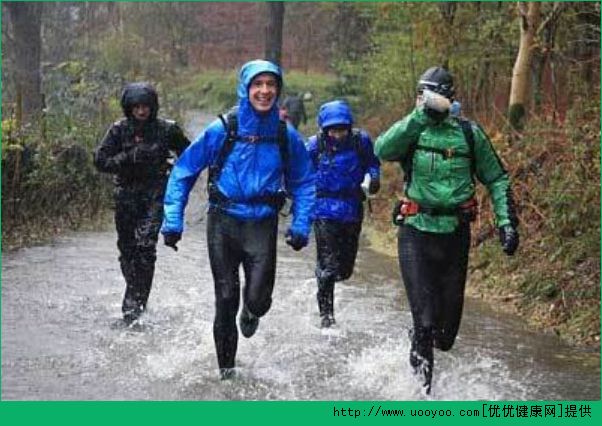 登山時下暴雨怎么辦？登山時如何預(yù)防危險？(2)