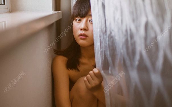 18歲女生乳頭有白色怎么回事？18歲乳頭有白色分泌物正常嗎？(4)