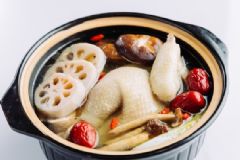 秋季吃什么食物預(yù)防感冒？秋季預(yù)防感冒的食療方有哪些？[圖]