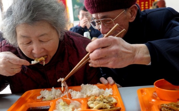 老年人適合的搭配膳食有哪些？老年人適合怎樣飲食？(1)