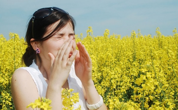 花粉過(guò)敏怎樣治療？花粉過(guò)敏的治療方法有哪些？(1)