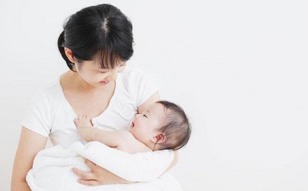 生完孩子多久才能洗澡？冬天坐月子洗澡要注意什么？(1)