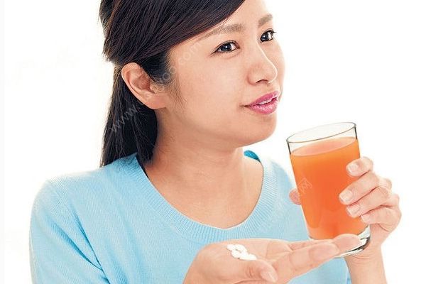 用飲料吃藥可以嗎？用飲料送服藥物當(dāng)心會(huì)失效？(3)