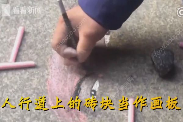 “漫畫大師”無力承受醫(yī)療費用，街頭掙錢還債治病(2)