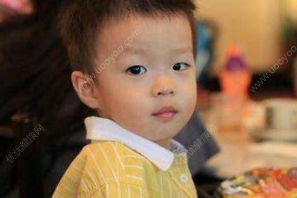 7歲男孩肚子腫脹如半個籃球，醫(yī)生開腹取出東西嚇懵家長！(3)