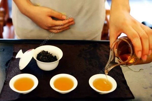 中年男子喝茶后竟癱倒在地，人為什么會(huì)醉茶？(3)