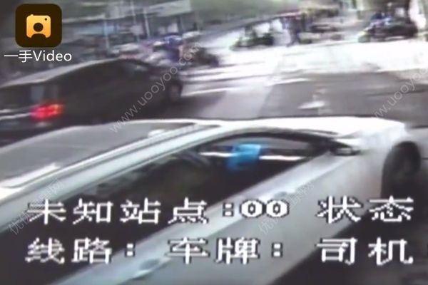 “路怒男”多次別公交車致追尾，遭一車憤怒乘客“教訓”(2)