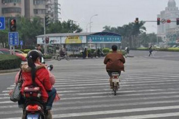 湖北發(fā)生慘烈車禍！女子被攪拌車碾壓當場身亡！(3)