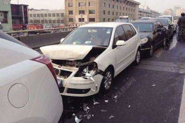 陳建州超跑遭追尾，汽車之間發(fā)生碰撞后如何處理(3)