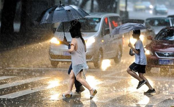 雨一直下怎么辦？天天下雨衣服都干不了(1)