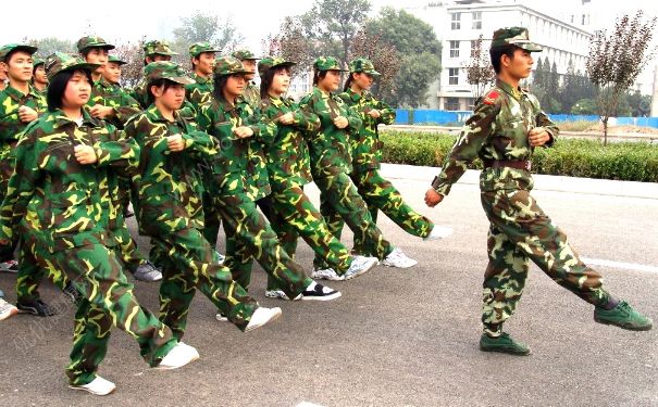 軍訓能戴隱形眼鏡嗎？軍訓戴隱形眼鏡可以嗎？(2)