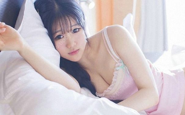 14歲女孩乳頭上有白點 14歲女生乳頭上有白色分泌物正常嗎？(2)