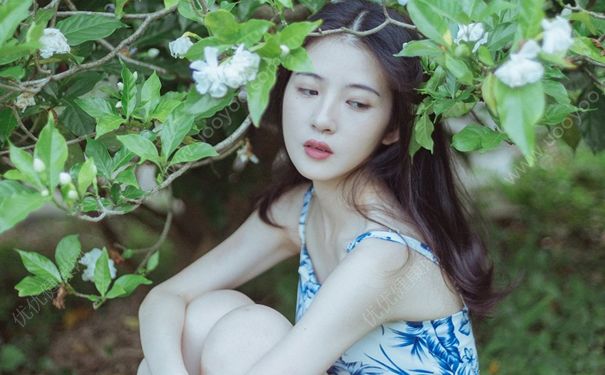 17歲女生胸部一大一小是什么原因？17歲乳房一大一小怎么辦？(4)