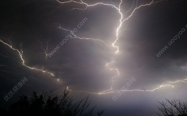 下雨天有魚釣嗎？夏季大雨天釣魚好嗎？(4)