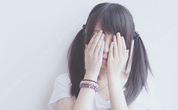 13歲女生胸部疼痛是怎么回事？13歲女生乳房疼痛怎么辦？(1)