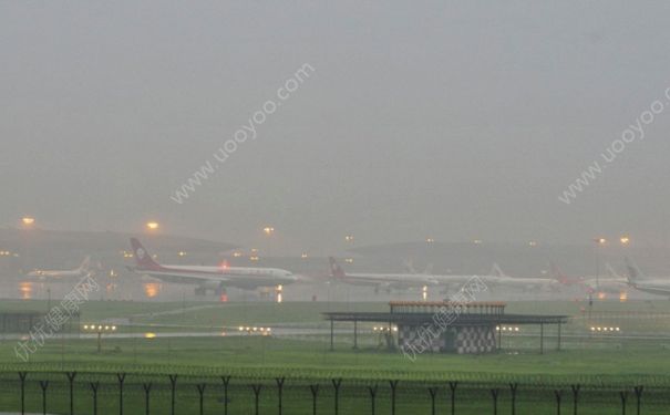 雷雨天氣飛機(jī)能起飛嗎？飛機(jī)遇到雷電怎么辦？(1)