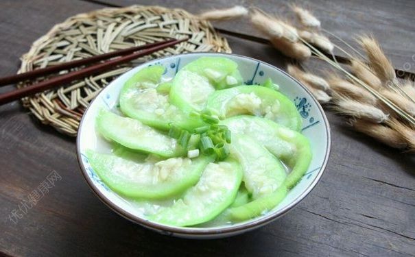 為什么都說絲瓜是清涼解暑的佳品？絲瓜養(yǎng)生菜肴有哪些？(1)