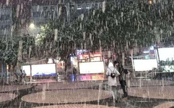 多地迎來下半年首場(chǎng)降雪，氣溫驟降要注意什么？(3)