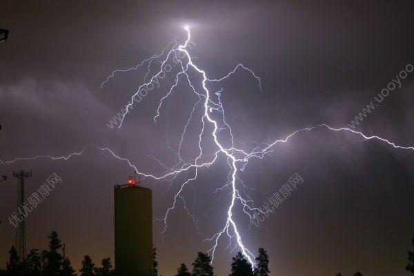 打雷可以用電腦嗎？打雷玩電腦會(huì)怎么樣？(4)