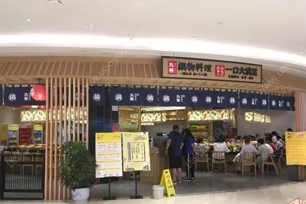 顧客火鍋里吃出蒼蠅，店長不愿免單當(dāng)場一口吞下(1)