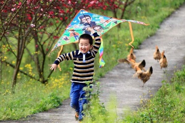 抱娃女子客車(chē)站內(nèi)被碾壓致死，帶娃出行要注意些什么？(3)