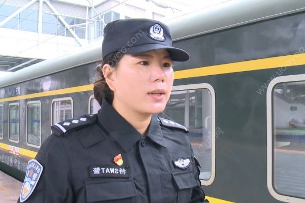 特警救掉站臺男童，帶孩子坐火車如何保證安全？(2)