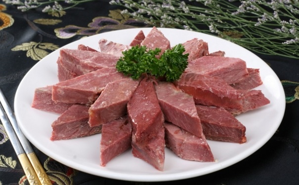 讓牛肉變嫩的妙招有哪些？如何烹飪牛肉肉質(zhì)鮮嫩可口？(1)