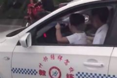 抱著孩子開車被停職，帶孩子開車要注意哪些安全事項(xiàng)？[多圖]