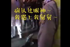 確認過眼神！醉漢騎車摔倒躺馬路上，急救醫(yī)生一看竟是舅舅！[多圖]