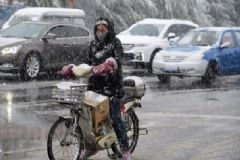 多地迎來下半年首場降雪，氣溫驟降要注意什么？[多圖]