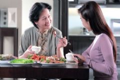 女人坐月子應(yīng)該大補嗎？坐月子期間飲食有什么講究？[圖]