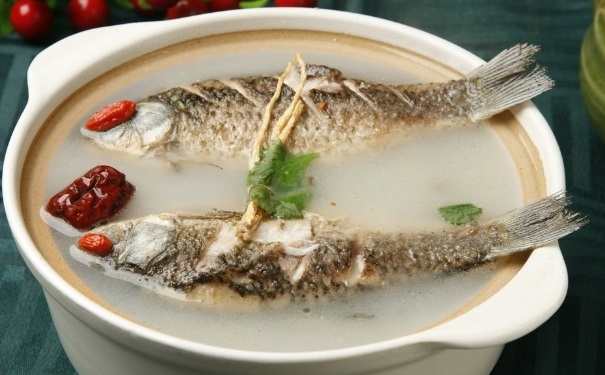 鯽魚湯有什么功效？鯽魚湯的功效與作用(1)