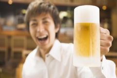 夏天喝啤酒有什么好處？男人夏天喝啤酒的好處有哪些？[圖]