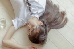 17歲女生生理期肚子痛怎么辦？17歲生理期痛經(jīng)怎么辦？[多圖]