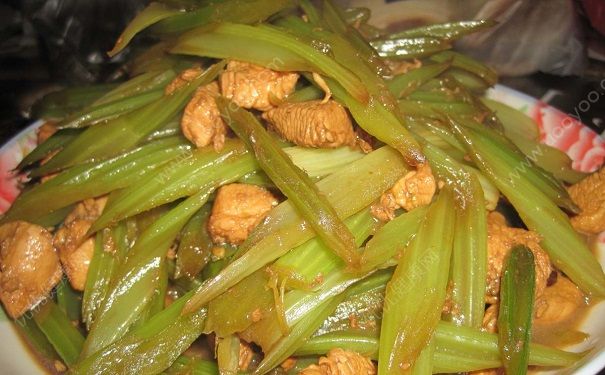 芹菜與雞肉相克嗎？芹菜和雞肉一起吃會(huì)怎樣？(1)