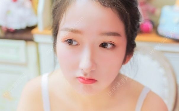 16歲女生胸部還會發(fā)育嗎？16歲女生胸部小怎么辦？(1)