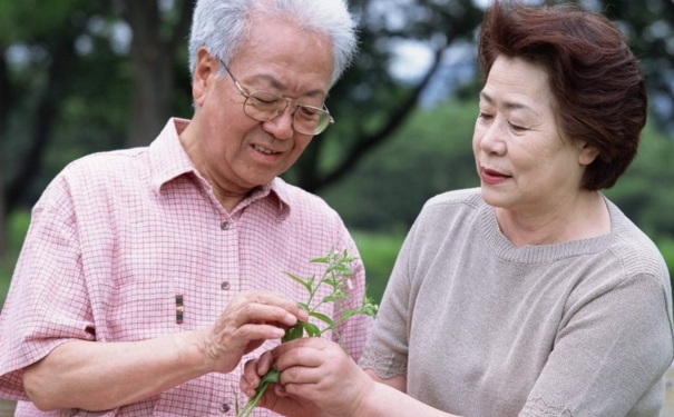 哪類老人容易得老年癡呆？緩解老年癡呆癥的方法是什么？(1)