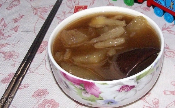 止咳潤肺要補充什么營養(yǎng)？緩解咳嗽的潤肺食物有哪些？(1)