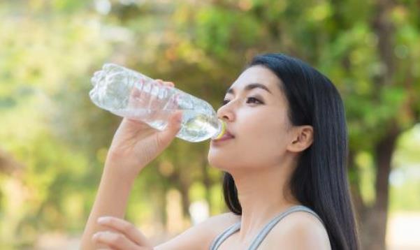 晨起后利于健康的保健事項(xiàng) 四種水早上起床不能喝