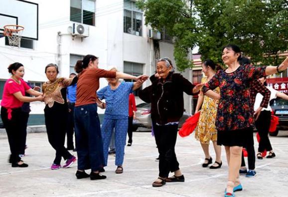 跳廣場舞有什么好處 愉悅身心健智益腦強(qiáng)身健體